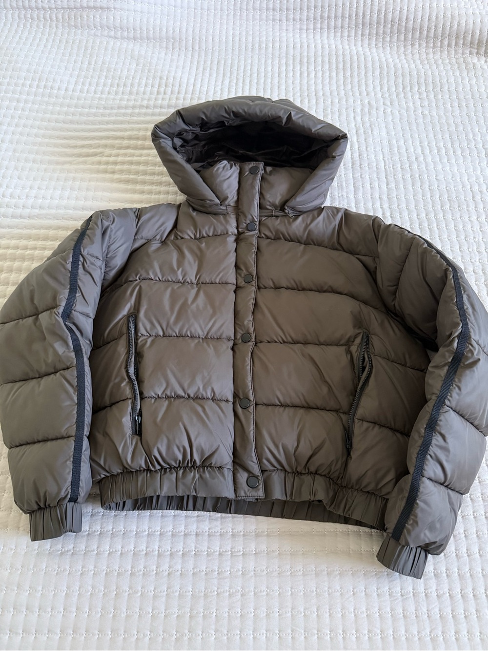 ALO Yoga brown Hooded Puffer Jacket - Picture 3 of 3